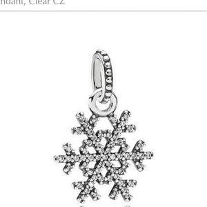 Pandora winter kiss snowflake charm